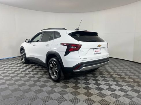 Certified 2025 Chevrolet Trax LT FWD image 7