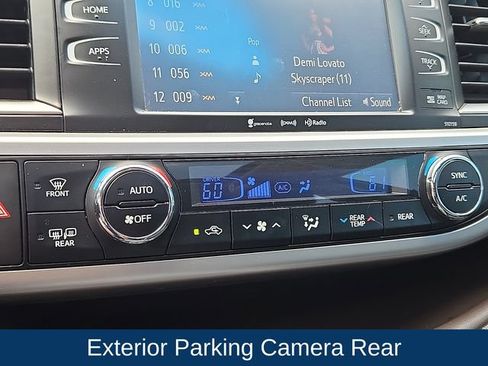 Used 2016 Toyota Highlander XLE AWD/4WD image 13