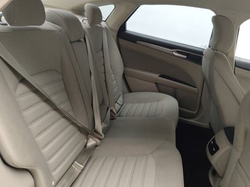 Used 2017 Ford Fusion SE w/ Fusion SE Technology Package image 19