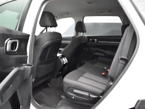 Used 2023 Kia Sorento LX FWD image 15
