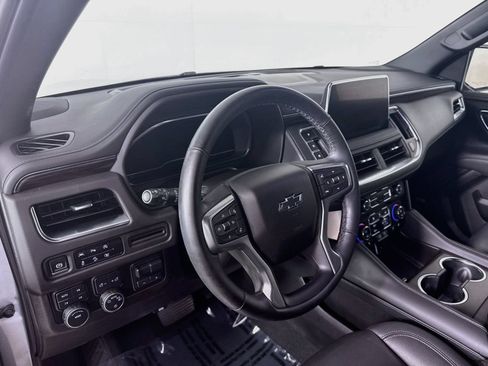 Used 2024 Chevrolet Suburban Z71 w/ Luxury Package AWD/4WD image 4