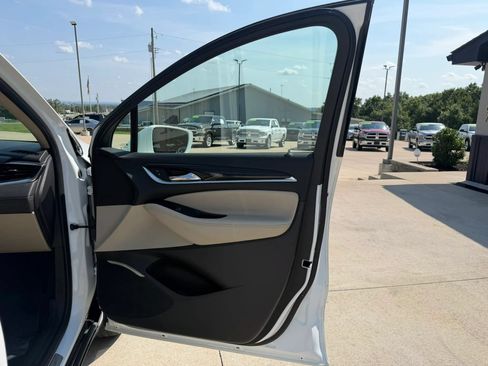Used 2019 Buick Enclave Essence FWD image 49