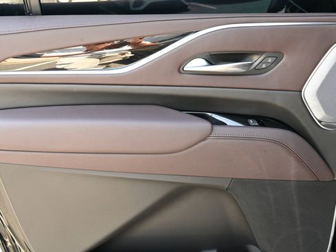 Used 2023 Cadillac Escalade ESV Sport Platinum w/ LPO, ONYX Package AWD/4WD image 38