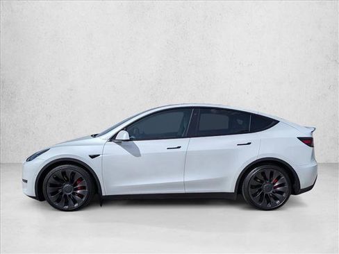 Used 2022 Tesla Model Y Performance image 9