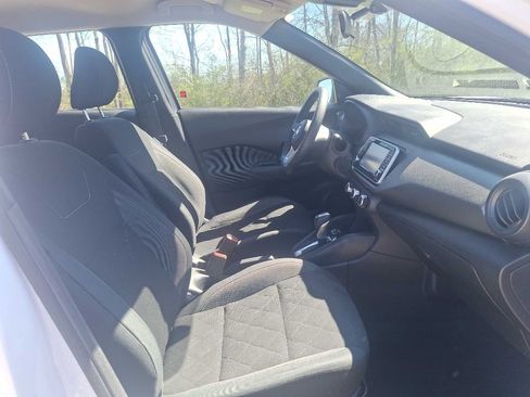 Used 2020 Nissan Kicks S image 18
