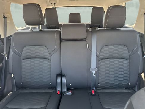 Used 2024 Nissan Pathfinder S image 10