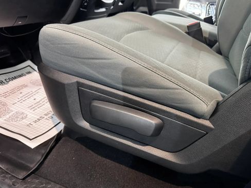 Used 2017 RAM 1500 Express AWD/4WD image 12