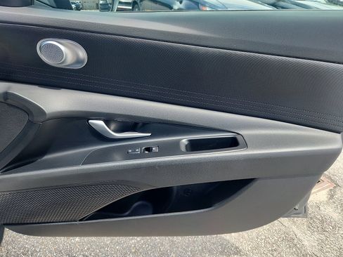 Certified 2025 Hyundai Elantra SE FWD image 34