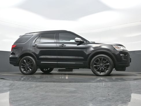Used 2019 Ford Explorer XLT w/ Equipment Group 202A image 33