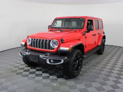 Used 2025 Jeep Wrangler Unlimited Sahara AWD/4WD image 20