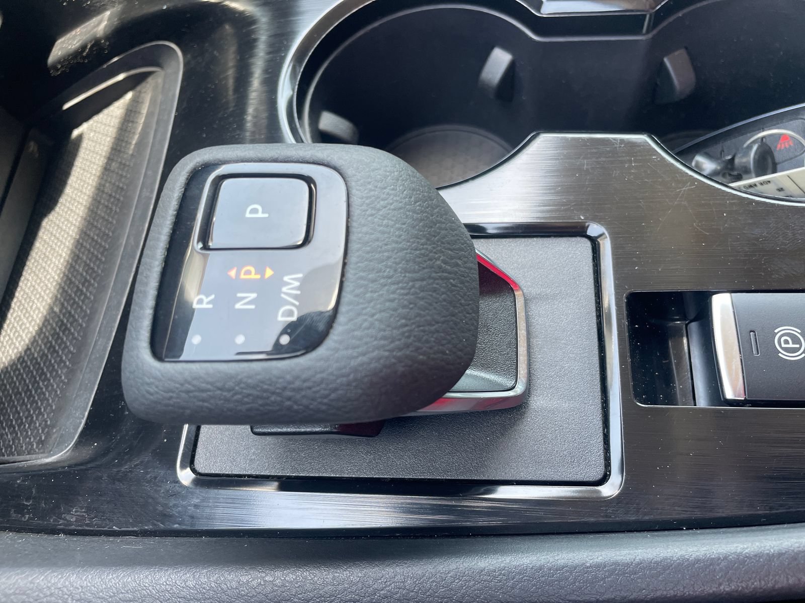 Used 2025 Nissan Rogue S AWD/4WD image 18