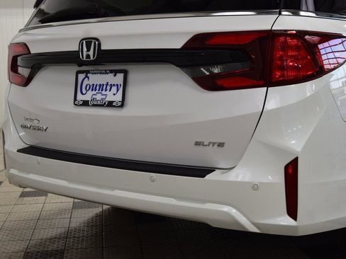 Used 2025 Honda Odyssey Elite image 19