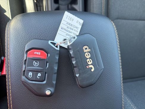 Certified 2025 Jeep Wrangler Unlimited Sahara image 26