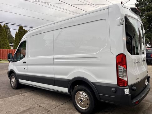 Used 2018 Ford Transit 250 148 Medium Roof image 4