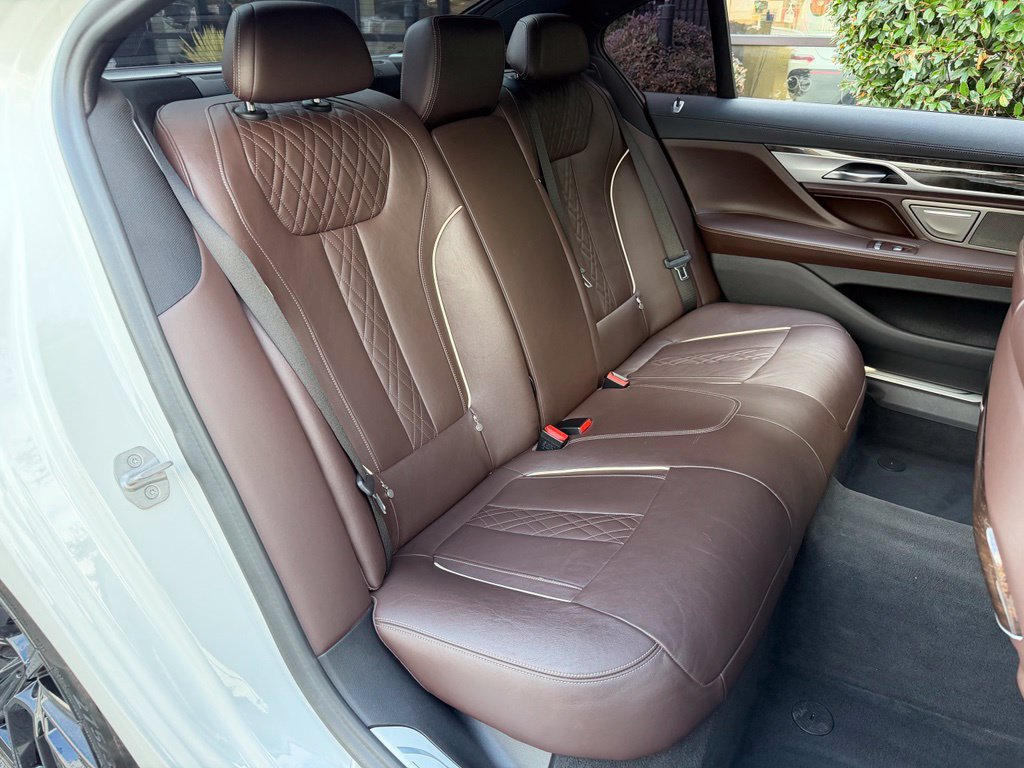 Used 2022 BMW 740i w/ M Sport Package RWD image 38