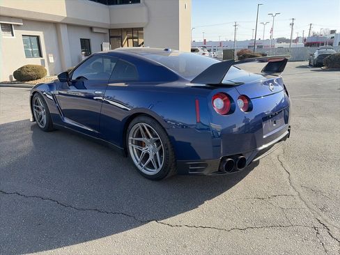 Used 2014 Nissan GT-R Premium image 8