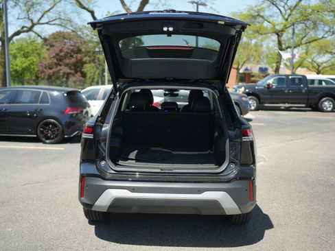 Used 2025 Volkswagen Tiguan SE w/ Panoramic Sunroof Package AWD/4WD image 7