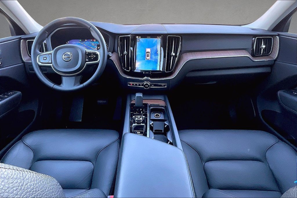 Used 2024 Volvo XC60 B5 Plus w/ Protection Package Premier AWD/4WD image 8