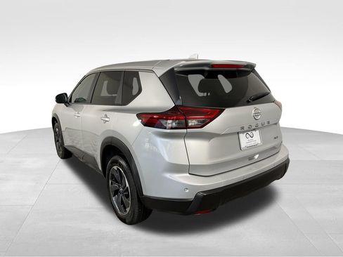 Used 2025 Nissan Rogue SV AWD/4WD image 7