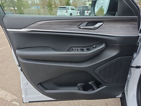 New 2026 Jeep Grand Cherokee Altitude image 27