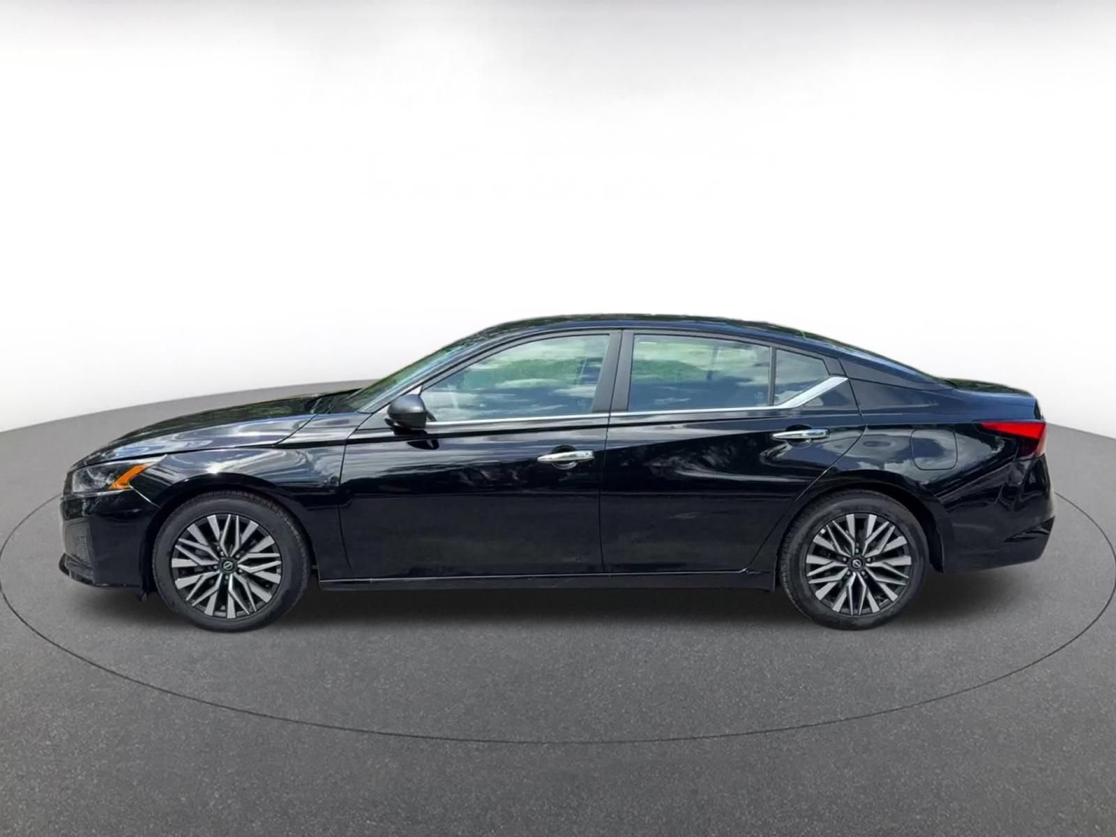 Used 2025 Nissan Altima 2.5 SV FWD image 8
