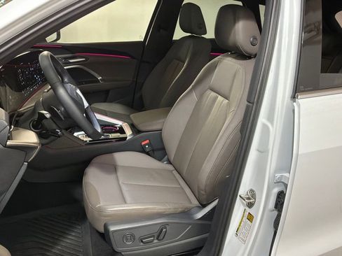 Used 2025 Audi Q5 Premium w/ Convenience Package image 7