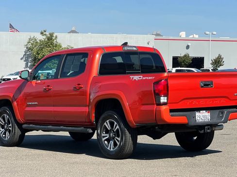 Certified 2018 Toyota Tacoma TRD Sport RWD image 7