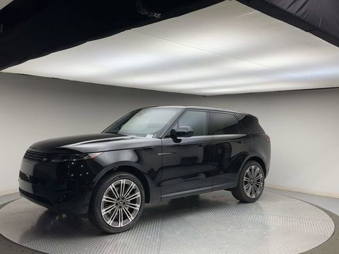 Used 2024 Land Rover Range Rover Sport SE AWD/4WD image 4