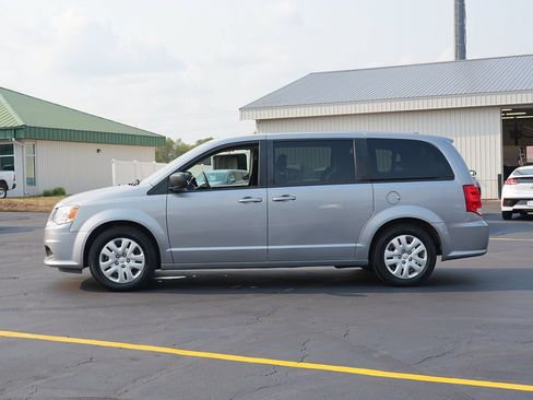 Used 2018 Dodge Grand Caravan SE w/ UConnect Hands-Free Group FWD image 6