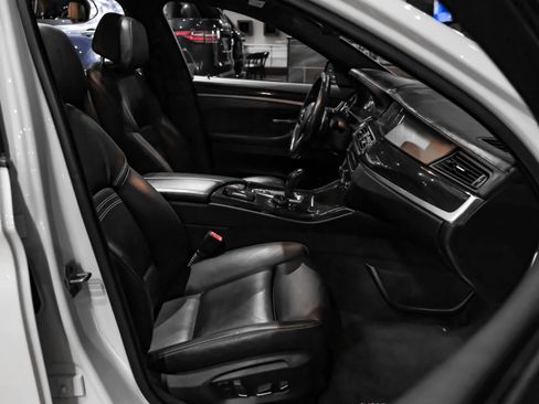 Used 2016 BMW 550i xDrive Sedan image 31