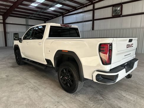 Used 2025 GMC Sierra 2500 AT4 w/ AT4 Premium Plus Package image 3