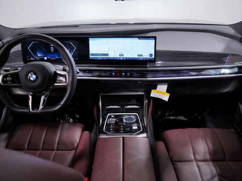 Used 2026 BMW 740i w/ Executive Package RWD image 11