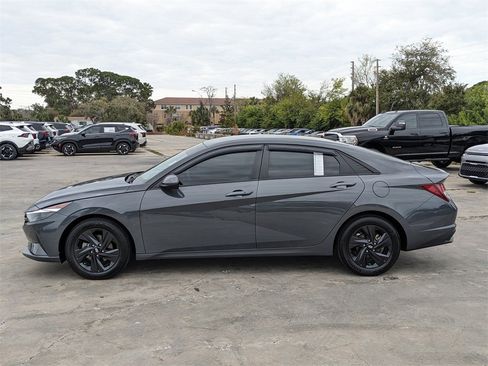 Used 2023 Hyundai Elantra SEL image 6