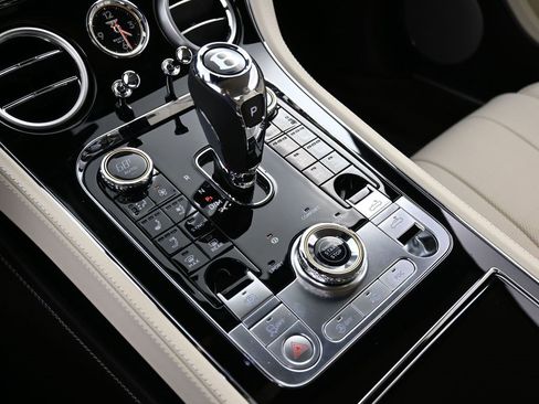 Used 2024 Bentley Continental GT image 28