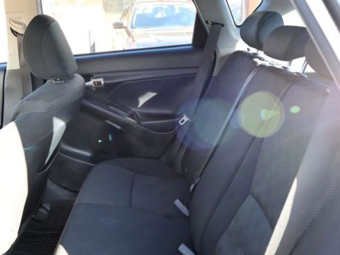 Used 2009 Pontiac Vibe 4dr HB FWD w/ Preferred Package image 21