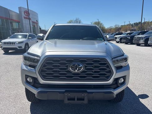 Used 2023 Toyota Tacoma TRD Off-Road w/ Technology Package AWD/4WD image 10