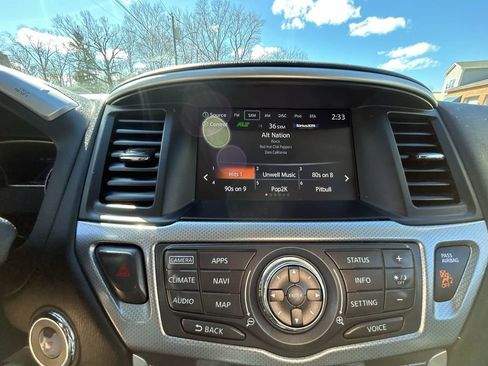 Used 2017 Nissan Pathfinder SL w/ SL Tech Package AWD/4WD image 16