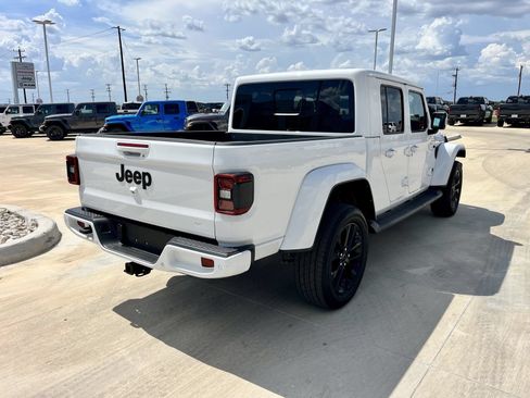 Used 2022 Jeep Gladiator Overland AWD/4WD image 3