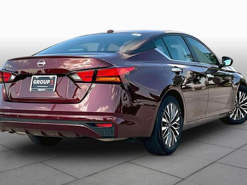 Used 2025 Nissan Altima 2.5 SV FWD image 13