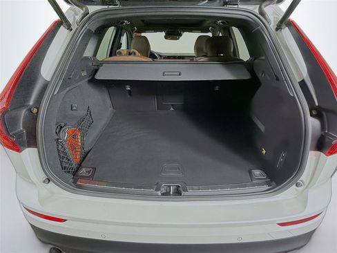 Used 2019 Volvo XC60 T6 Momentum w/ Premium Package AWD/4WD image 14