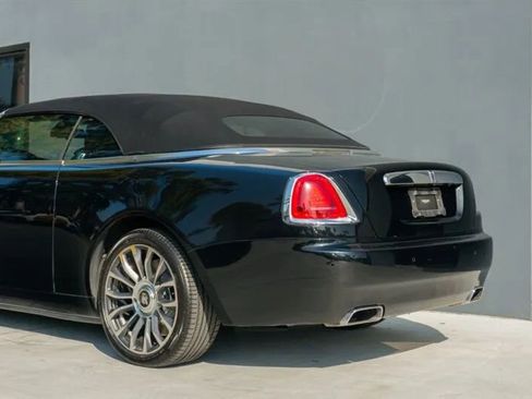Used 2018 Rolls-Royce Dawn image 23