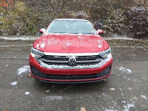 Used 2024 Volkswagen Jetta SE image 8