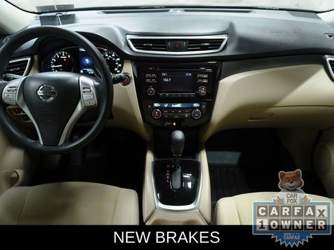 Used 2016 Nissan Rogue SV image 3