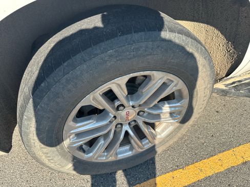 Used 2021 GMC Yukon SLT w/ SLT Luxury Package image 5