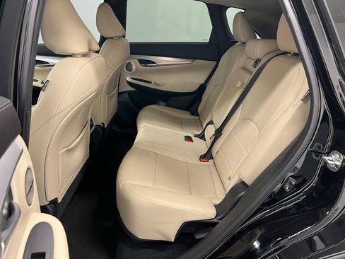 Used 2022 INFINITI QX50 Essential image 8
