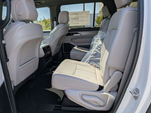 New 2026 Jeep Grand Wagoneer L 4WD image 19
