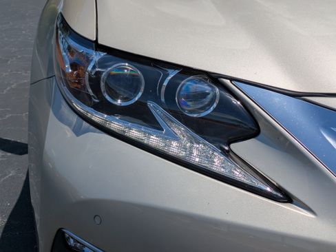 Used 2017 Lexus ES 350 w/ Luxury Package FWD image 9