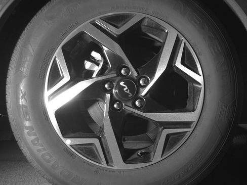 Used 2025 Kia Sportage LX image 15