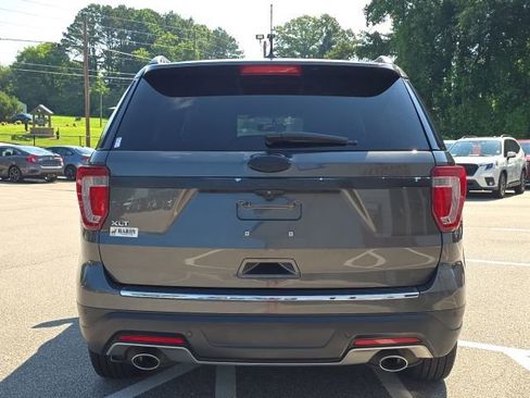 Used 2018 Ford Explorer XLT w/ Equipment Group 202A FWD image 4