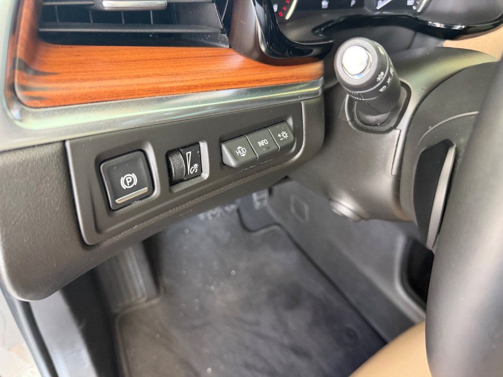 Used 2018 Cadillac XT5 Platinum w/ Driver Assist Package AWD/4WD image 26
